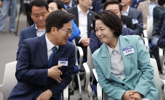 이야기 나누는 김동연·추미애