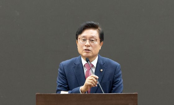 개회사하는 박형수 의원