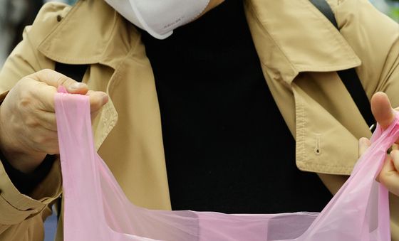 정부 "종량제 봉투 충분, 가격인상 없다"