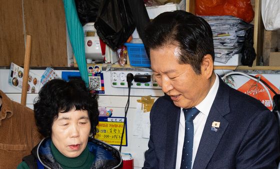 정청래 '제가 직접 자른 갈치'