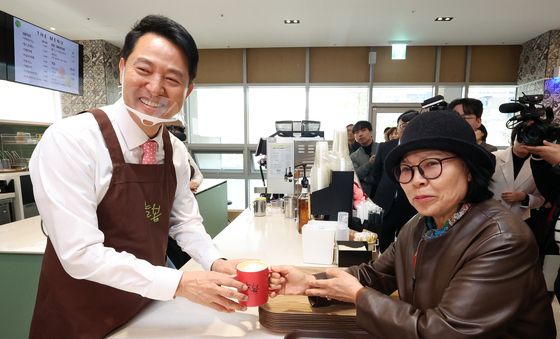 오세훈 서울시장, 어르신 시설 현장 행보 이어가