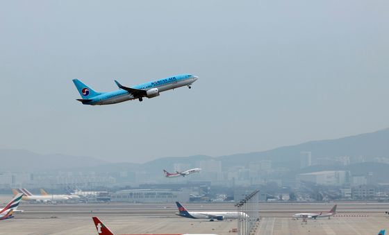 국제유가·고환율 등 영향에 운항편 줄이는 항공사들