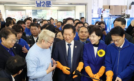 정청래 대표, 노량진수산시장 방문