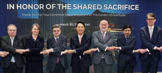 '감사의 정원' 석재 기증국 외교단 만난 오세훈 시장