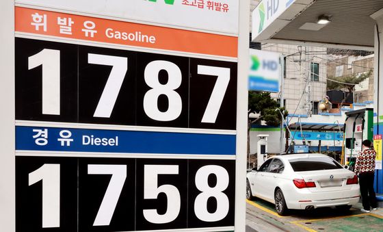 휘발유 서울 평균 리터당 1927원···운전자들 저렴한 주유소 찾는다