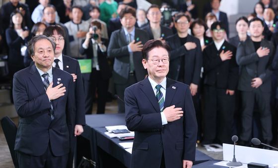 이재명 대통령, 제주 타운홀미팅 간담회 국민의례