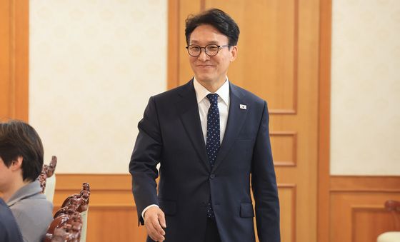 반려동물 정책위원회의 참석하는 김민석 총리