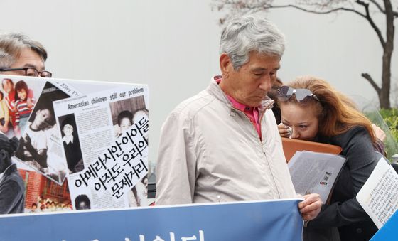 '국가는 혼혈아를 내쫓았다'