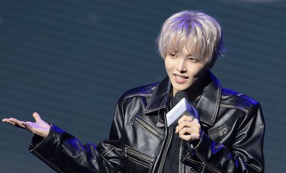 인사말 하는 장한음