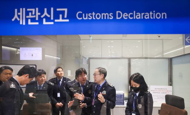 이명구 관세청장, 외화신고 현장 점검