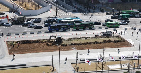 광화문광장, BTS 공연 후 원상 복구 위해 잔디 교체