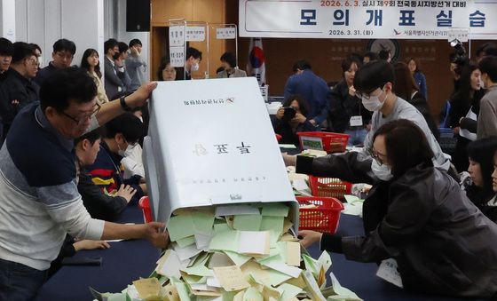 지방선거 64일 앞…모의 개표 실습