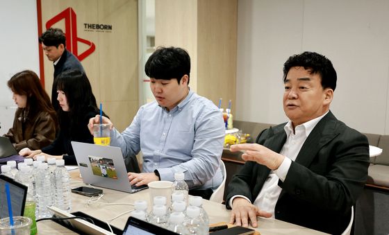 주주총회 마치고 기자간담회 갖는 백종원 더본코리아 대표