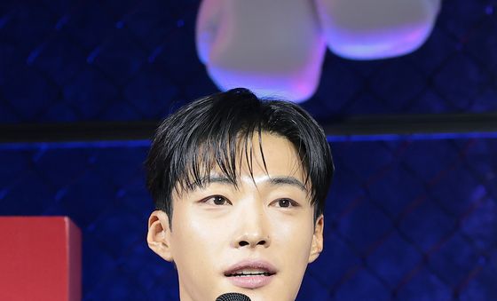 인사말 하는 우도한