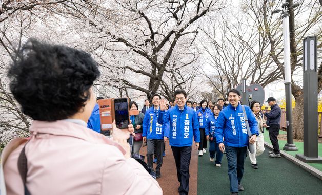 손인사하는 정원오 민주당 서울시장 예비후보