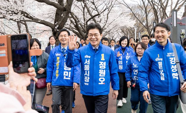 손인사하는 정원오 서울시장 예비후보