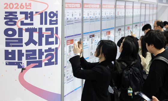 aT센터에서 열린 2026년 중견기업 일자리박람회