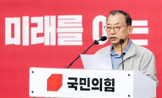 결과 발표하는 이정현