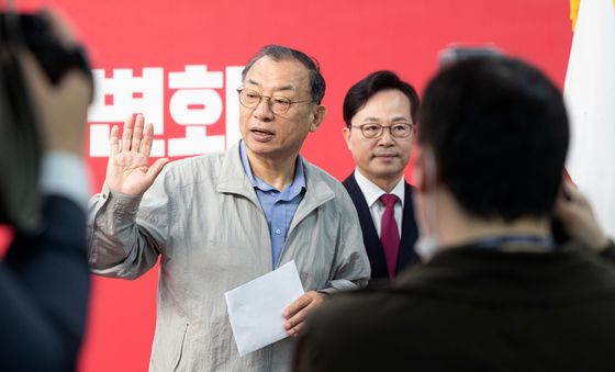 이정현 '결과 발표 마치고'