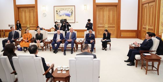 미국 하원의원단 접견하는 이재명 대통령