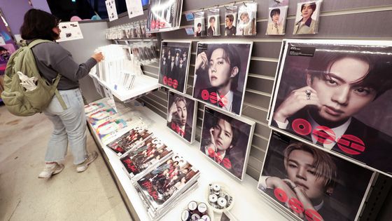 BTS 일곱 번째 '핫 100' 차트 1위