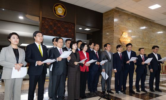 부산 글로벌허브도시 특별법 법사위 논의 촉구하는 국민의힘 의원들