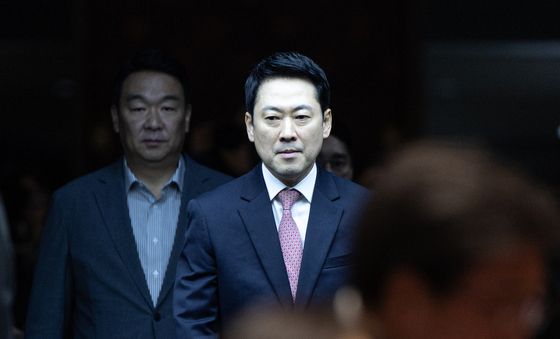 의원총회 향하는 장동혁 대표