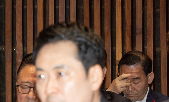 의원총회 참석한 주호영 의원과 장동혁 대표