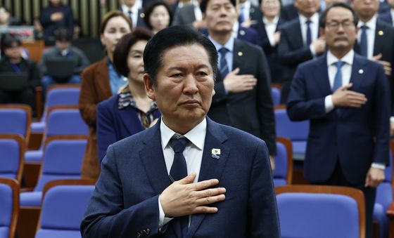 국민의례하는 정청래 대표