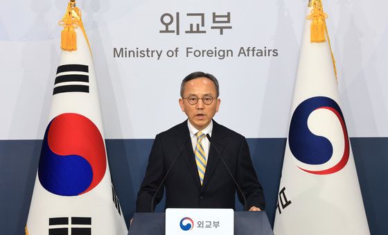 브리핑하는 박일 외교부 대변인