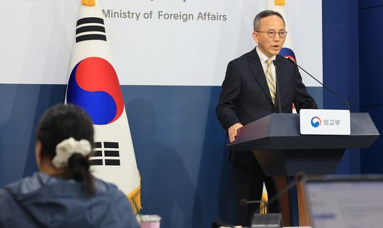 브리핑하는 박일 외교부 대변인