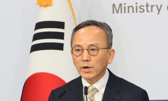 브리핑하는 박일 외교부 대변인