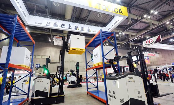 무인으로 움직이는 지게차