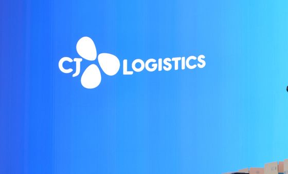 협업하는 휴머노이드 로봇