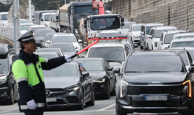 멈춰버린 대전 도로