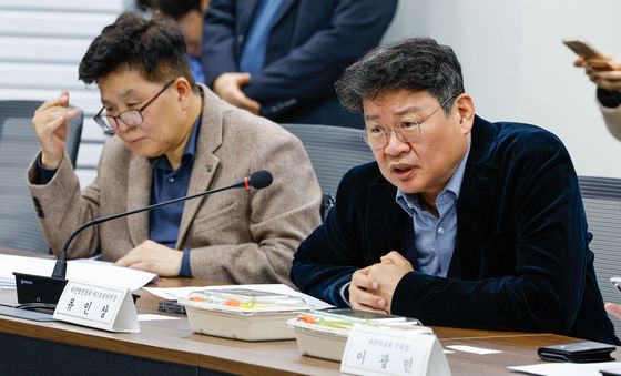 의료계 현황 설명하는 유인상