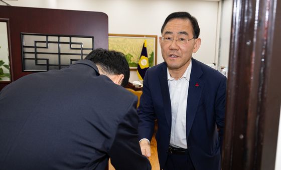 주호영 국회부의장 만나 고개 숙인 장동혁 대표