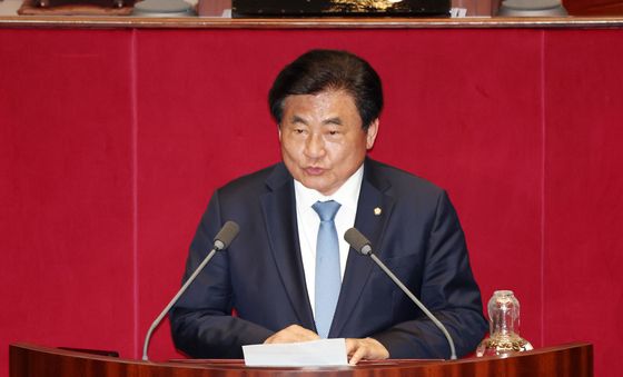 신임 보건복지위원장으로 선출된 소병훈 의원