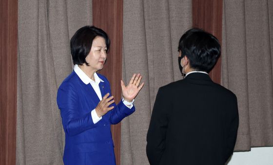 법사위원장 보궐선거 투표 마친 추미애 의원