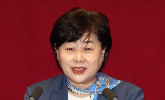 인사말하는 서영교 신임 법사위원장