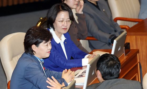 대화 나누는 서영교·추미애·김용민