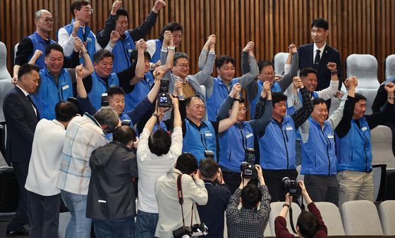 공무원도 쉬는 노동절 법정공휴일 지정 법안 통과