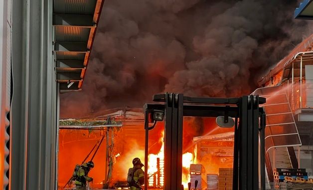 양주 섬유공장 화재…3명 부상