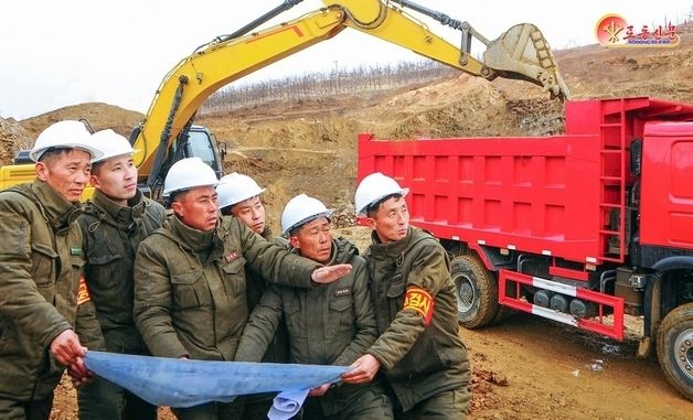 北 인민군 124연대, 올해 지방발전 대상지역 공사 진행