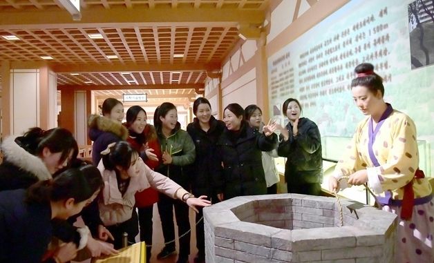 정월대보름 맞아 민속박물관 찾은 北 주민들