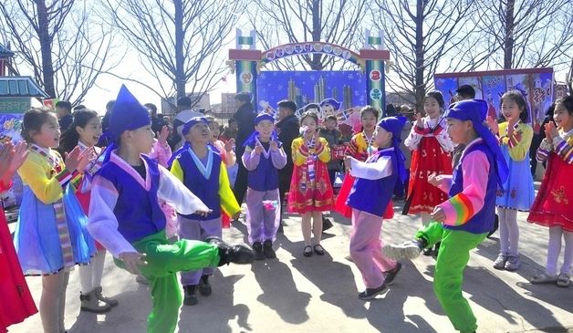 정월대보름 맞아 '민속유희오락' 즐기는 北 아이들