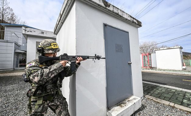 시가지 전술훈련하는 예비군