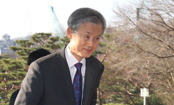 출근하는 조희대 대법원장