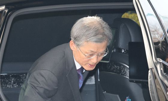 출근하는 조희대 대법원장