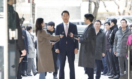 재판 출석하며 입장 밝히는 오세훈 서울시장